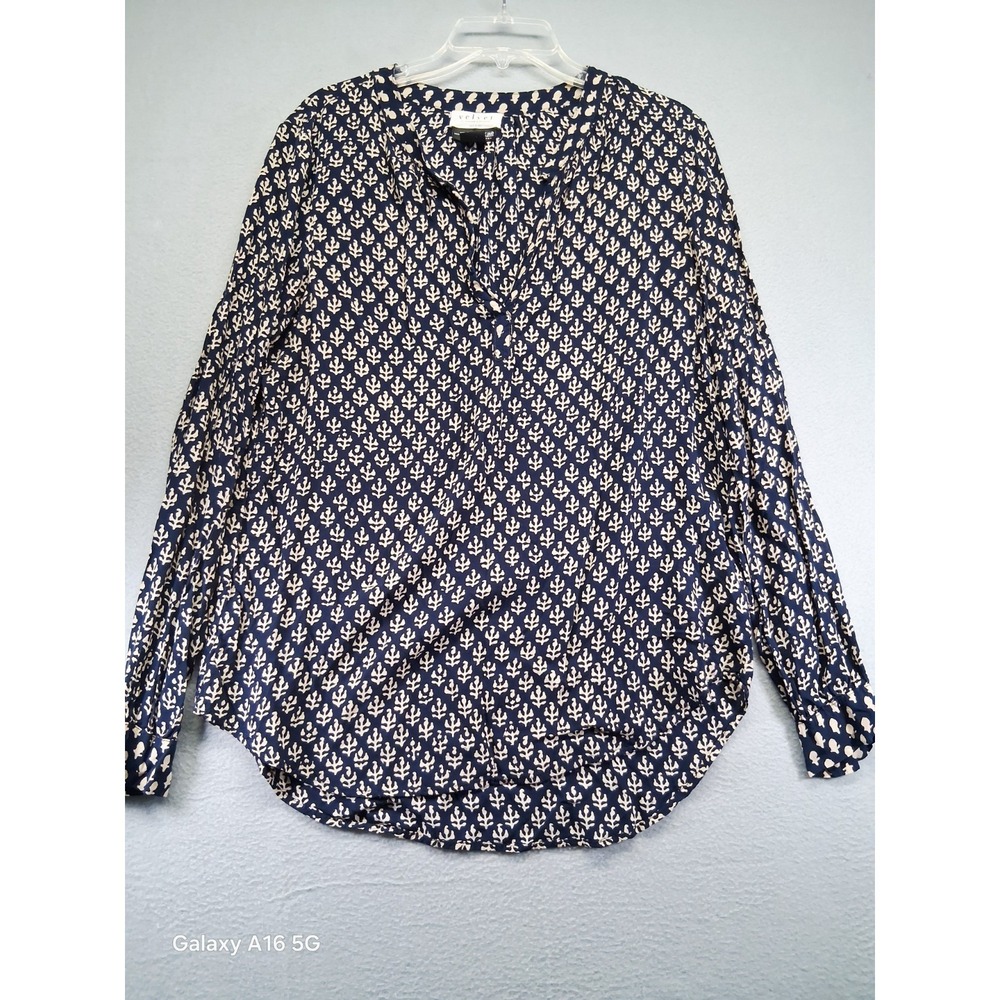 velvet by graham spencer long sleeve blouse V neck size L made in usa navy blue